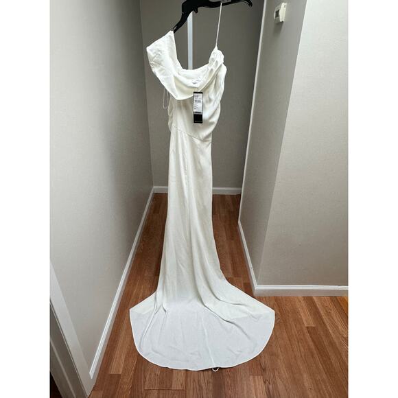 NEW Elliatt Isadora Gown in Ivory White size XS - Picture 4 of 7